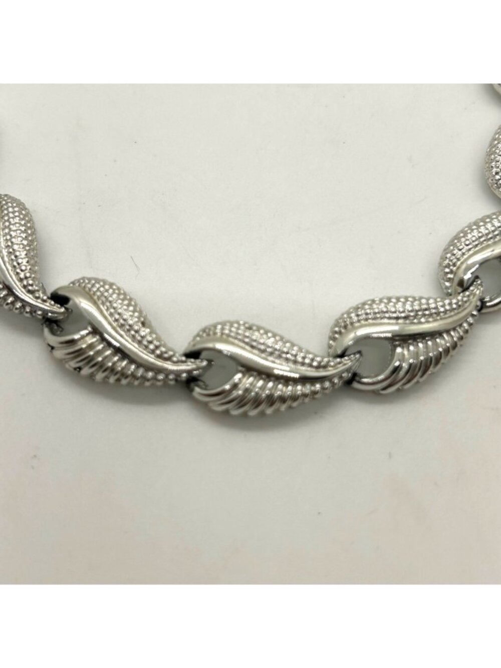 Choker Collar Necklace Silver Tone Articulated Textured Leaf Link Chain Vintage - Picture 8 of 16
